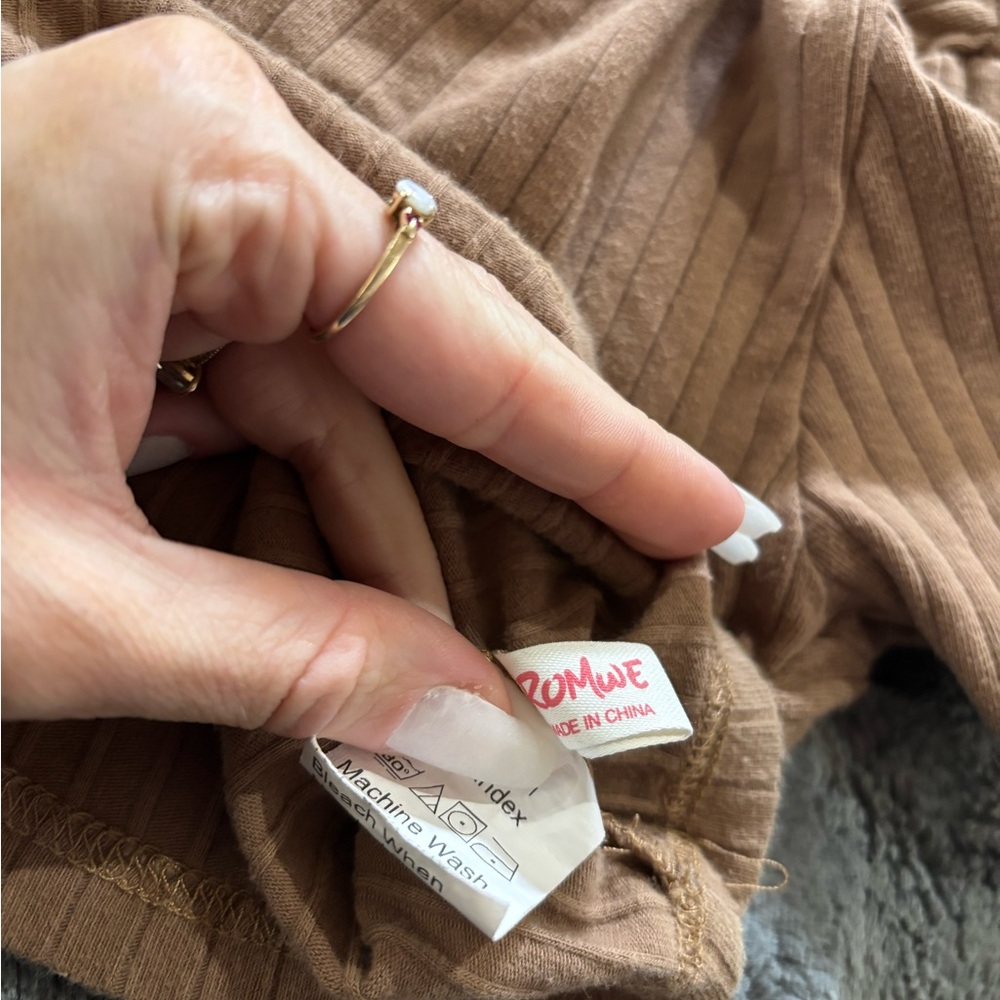 ROMWE Brown Ribbed Top - Picture 4 of 5